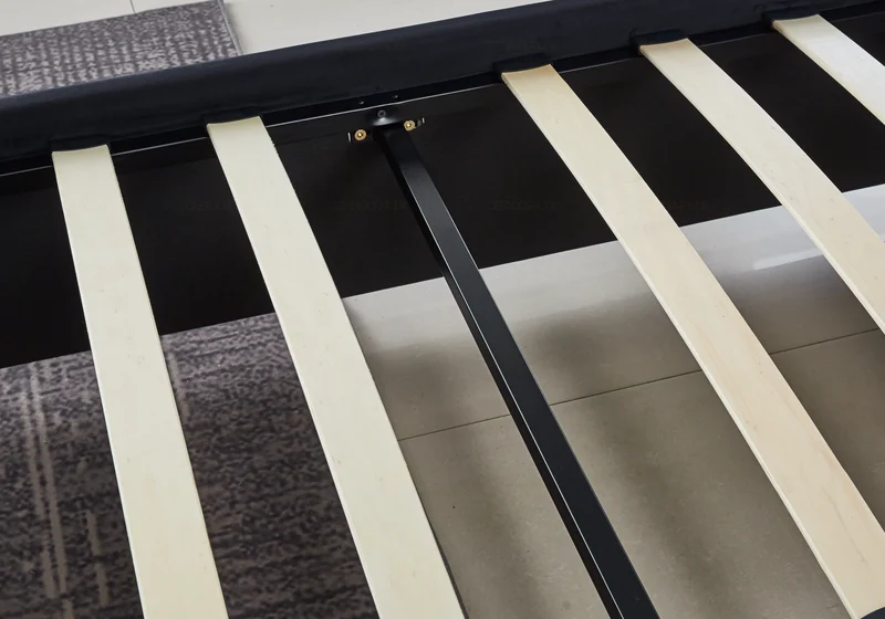 Lit double capitonné en velours noir avec strass - Anis