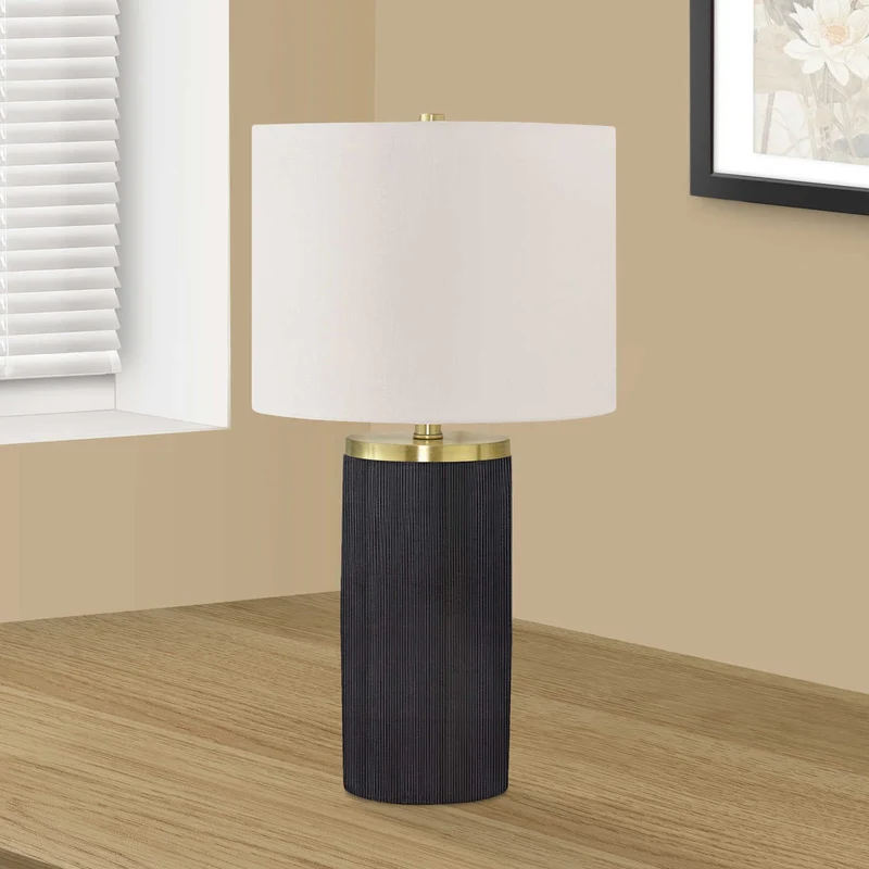 Lampe de table en béton noir et accents en métal doré 24 po - I 9710