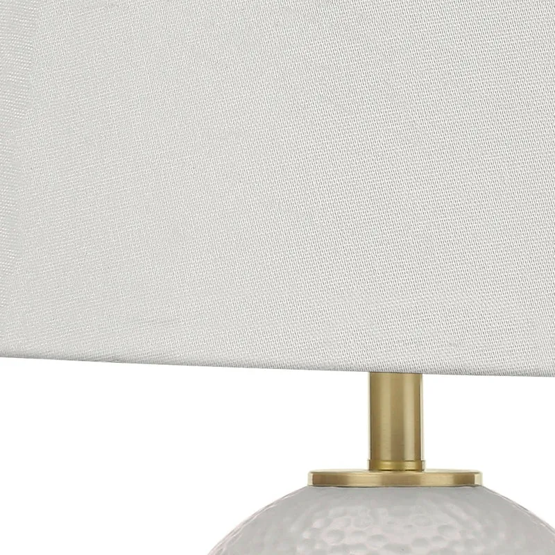 Lampe de table en céramique blanche et dorée 26 po - I 9610