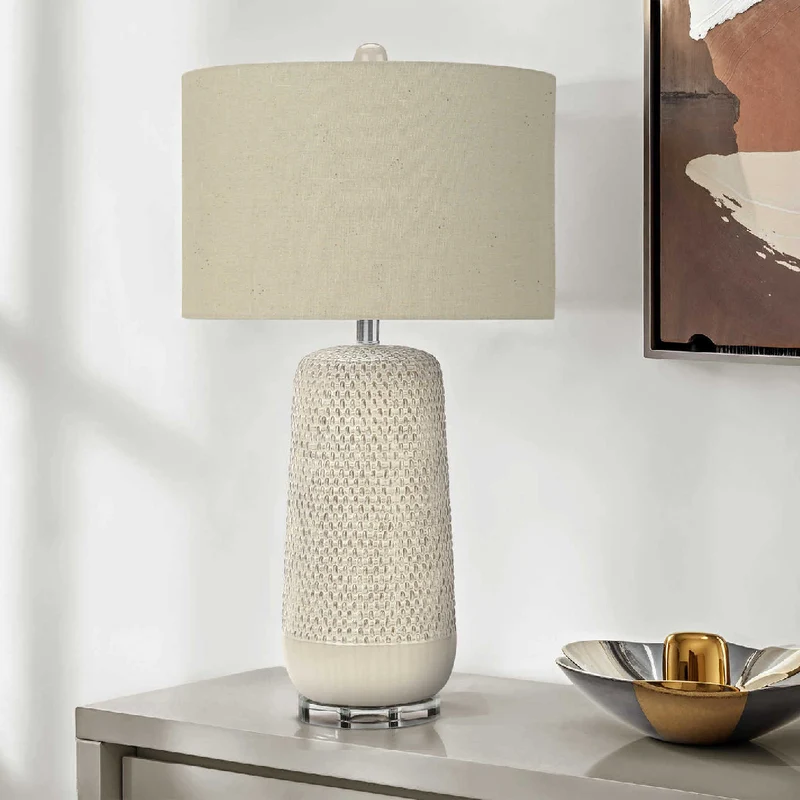 Lampe de table en céramique crème avec un motif en relief 31 po - I 9605
