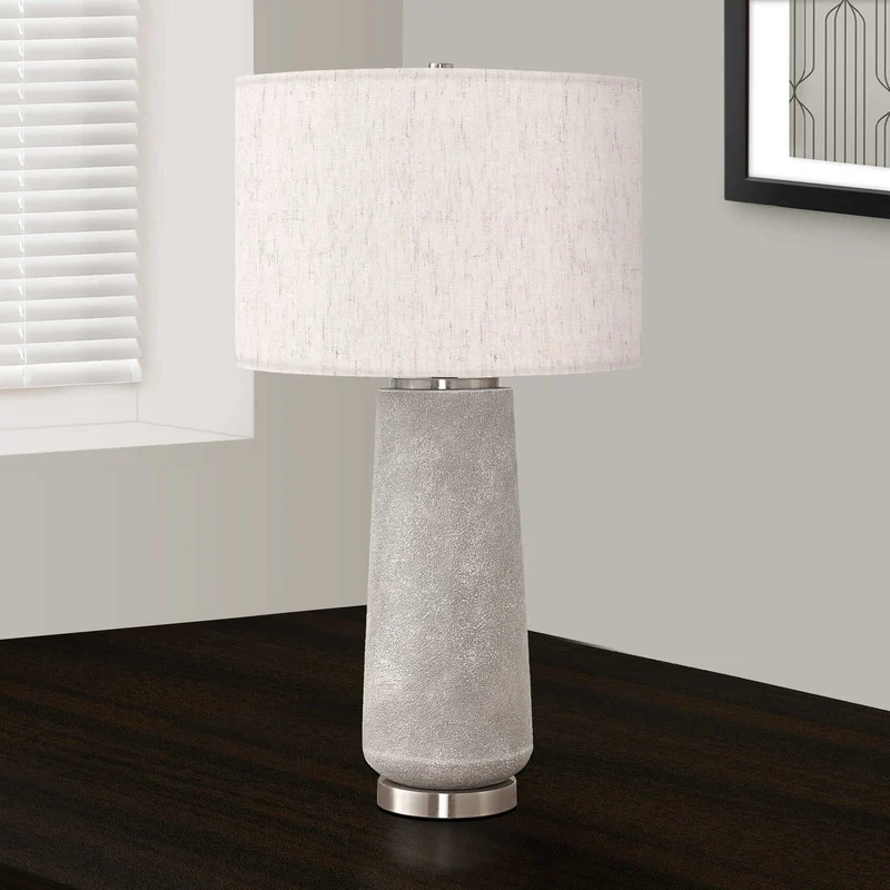 Lampe de table en résine grise texturée 29 po - I 9712