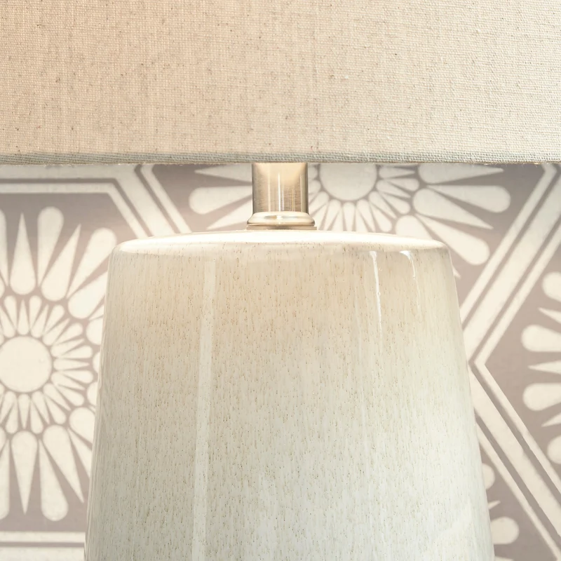Lampe de table en céramique émaillée beige/blanche 27 po. - Shavon