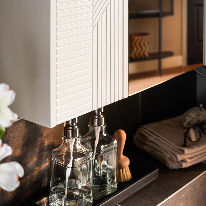 SoBuy BZR153-W Armoire Murale avec Miroir, Placard de Rangement , Meuble Haut avec 2 Portes, Étagères Réglables, 60x15x46 cm