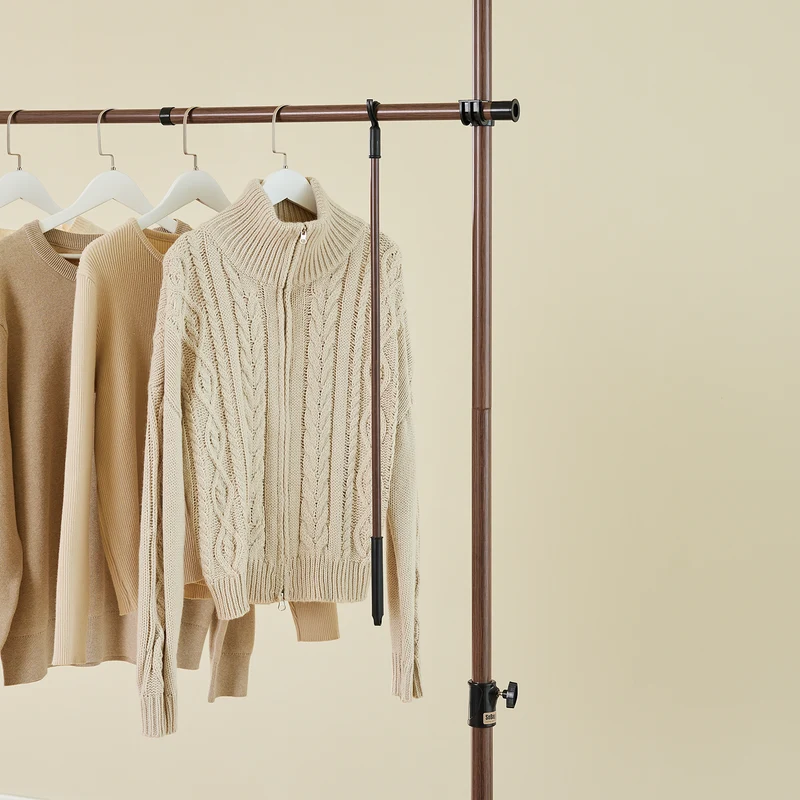 SoBuy KLS04-II-BR Portant à vêtements télescopique solide - Penderie ouverte réglable avec tringles et étagères, Porte manteau pour chambre/dressing, Marron