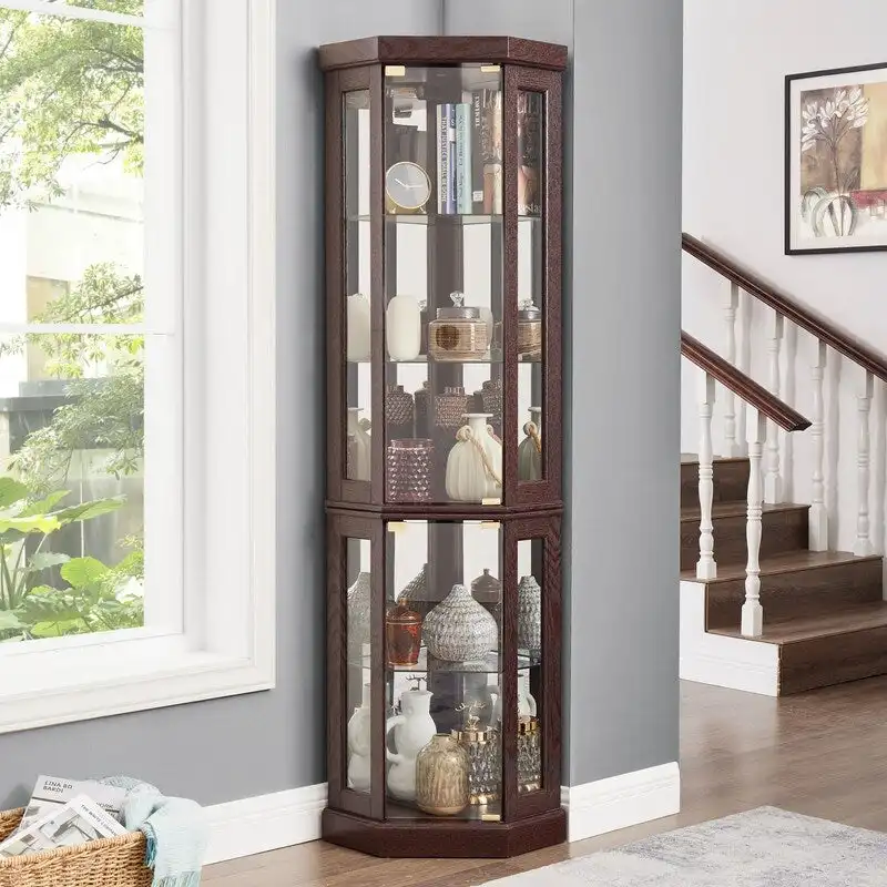 Vitrine d'angle élégante avec éclairage intégré Idéale pour exposer des objets de collection, de la verrerie ou des éléments de décoration.