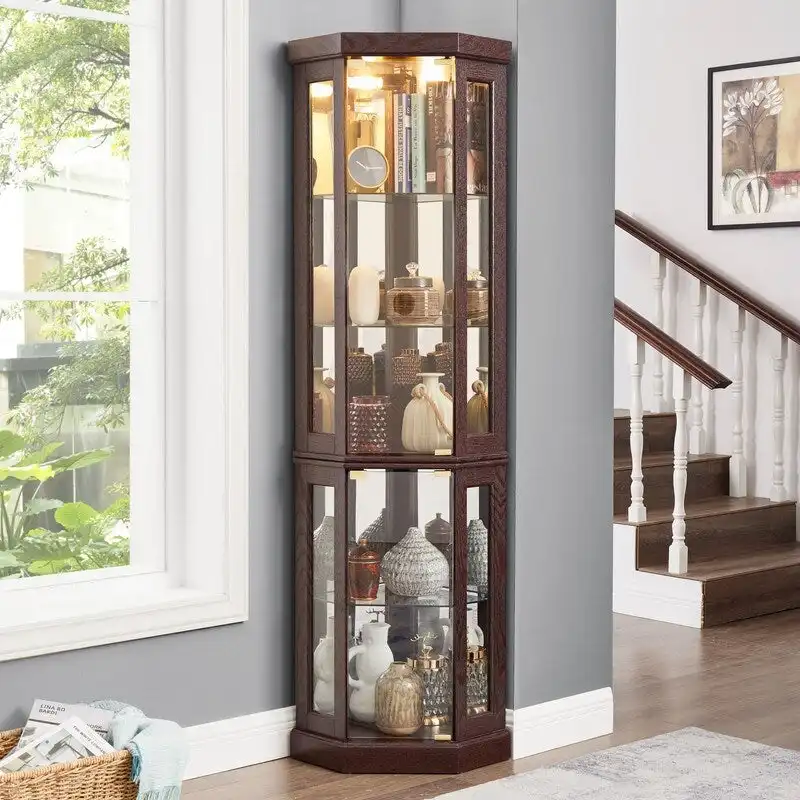 Vitrine d'angle élégante avec éclairage intégré Idéale pour exposer des objets de collection, de la verrerie ou des éléments de décoration.