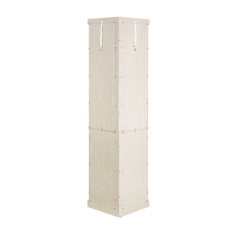 Vitrine d'angle élégante avec éclairage intégré Idéale pour exposer des objets de collection, de la verrerie ou des éléments de décoration.