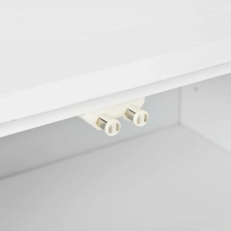 Buffet 4 portes avec panneaux de porte sculptés et étagères réglables