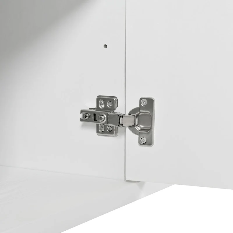 Buffet 4 portes avec panneaux de porte sculptés et étagères réglables