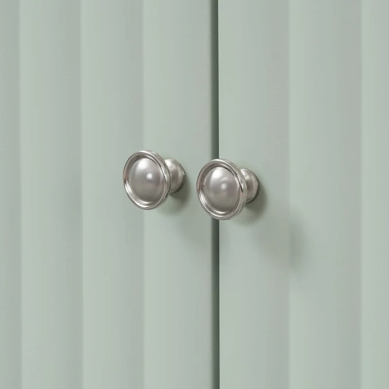 Élégant buffet quatre portes avec portes à motif ondulé