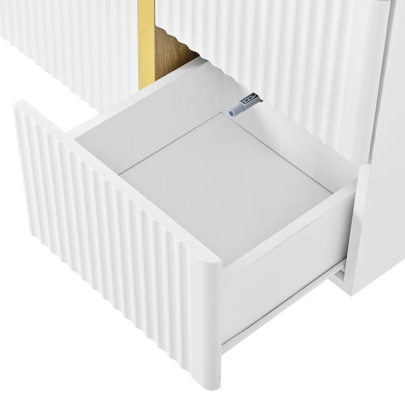 Buffet blanc à 3 portes 3 tiroirs rainurés et détails dorés PILLOWLIGHT