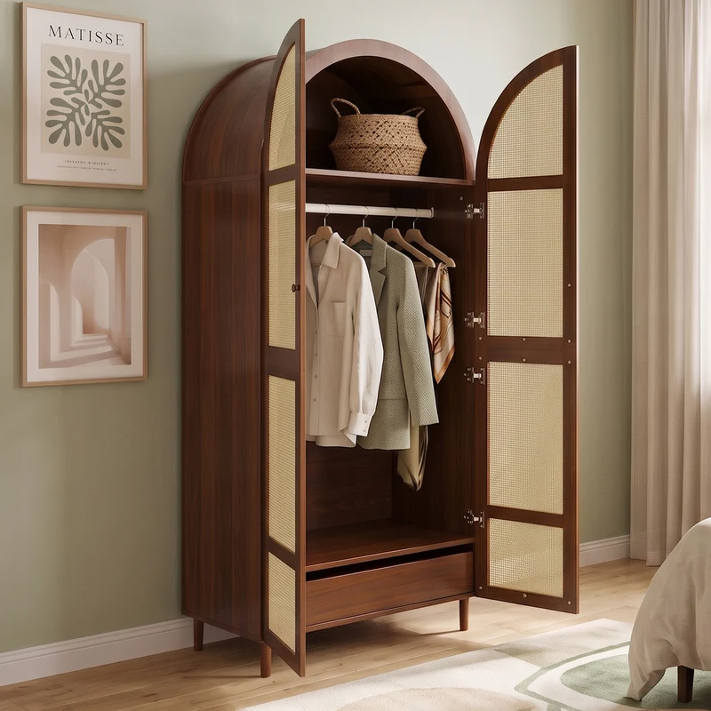Armoire effet noyer avec portes arrondies et cannage en rotin PANELPURE
