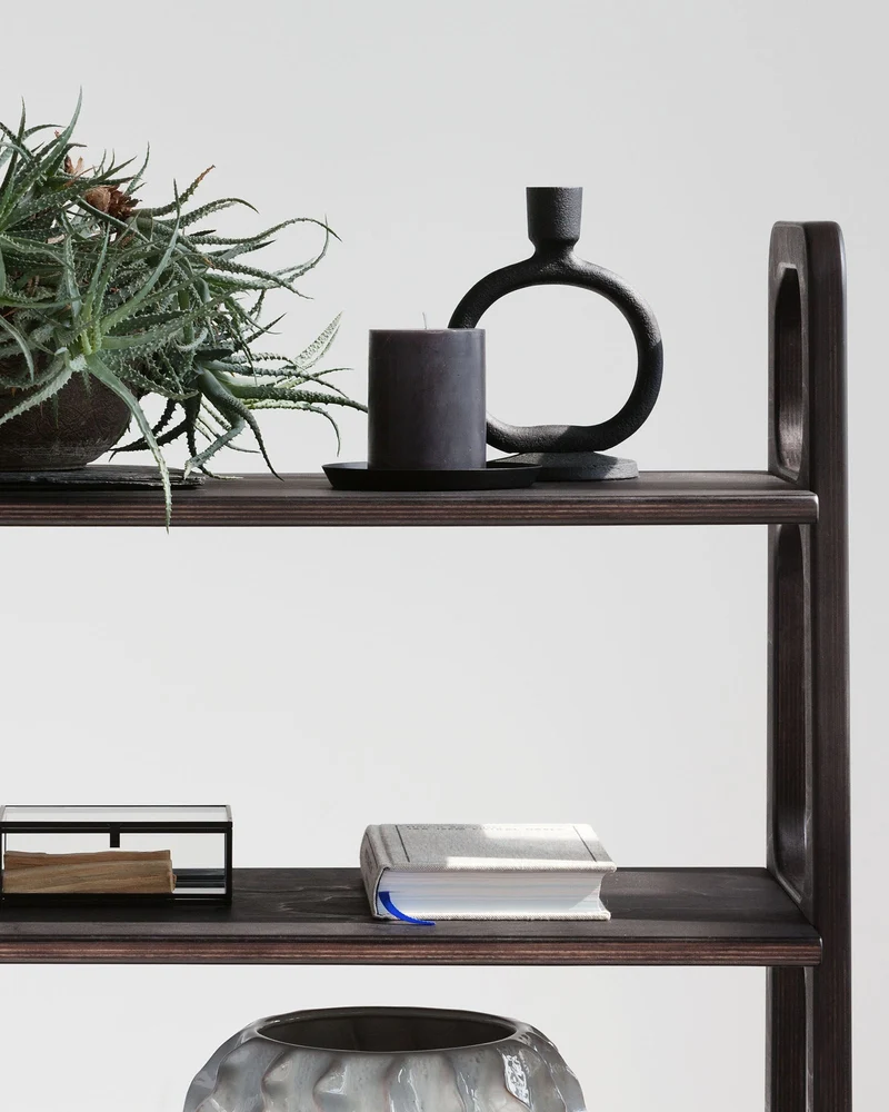 Midi Bookcase with open cabinet · 140 cm