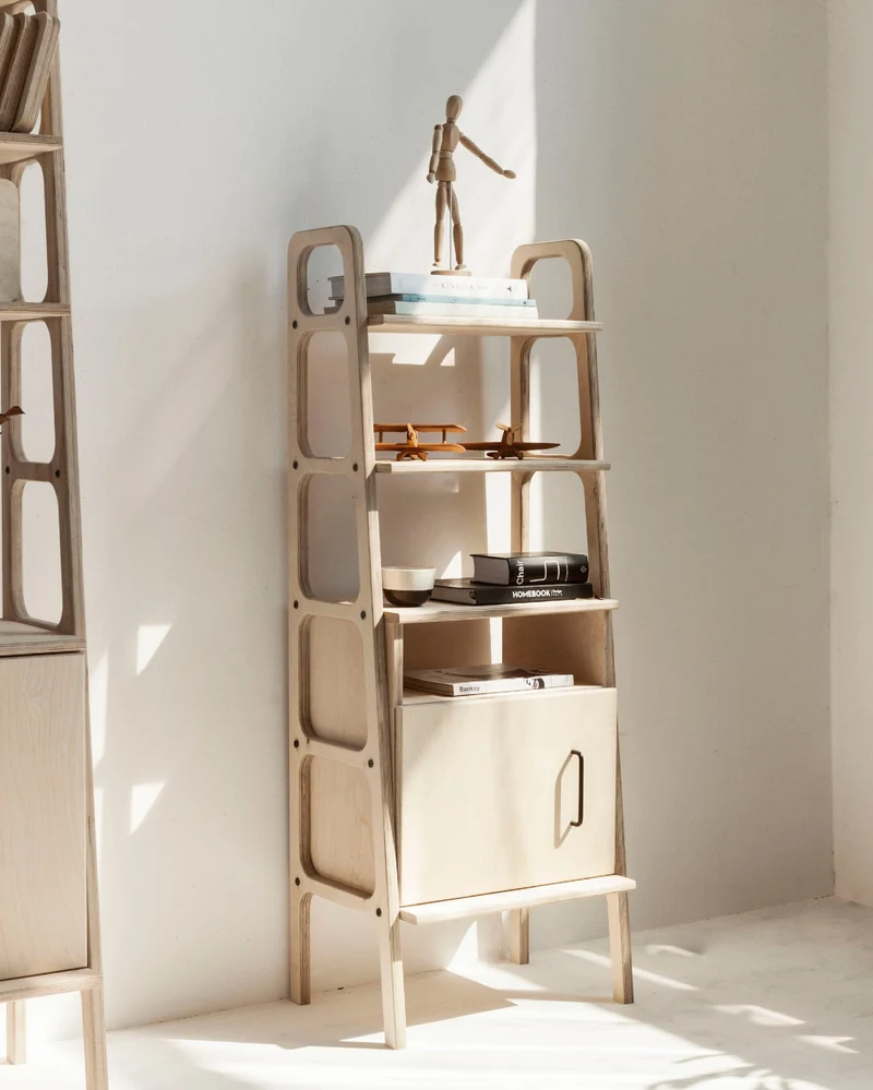 Midi Bookcase with open cabinet · 140 cm