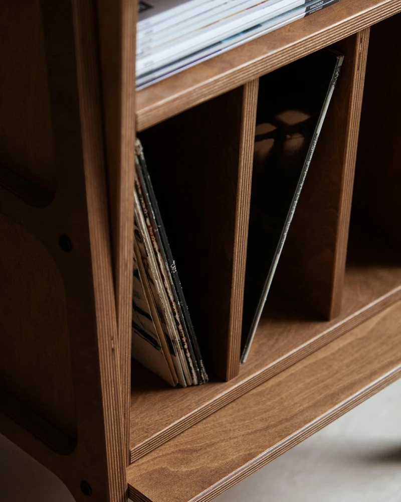 Midi Bookcase with vinyl · 140 cm