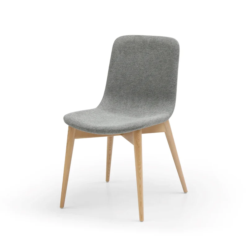 Chaise repas tissu gris clair pied frêne naturel