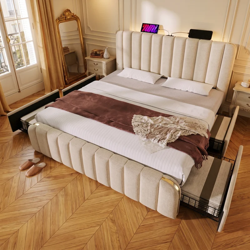 Lit double en lin beige avec tête de lit rembourrée, bandes dorées, 4 tiroirs et ports USB BIRCHBASKET