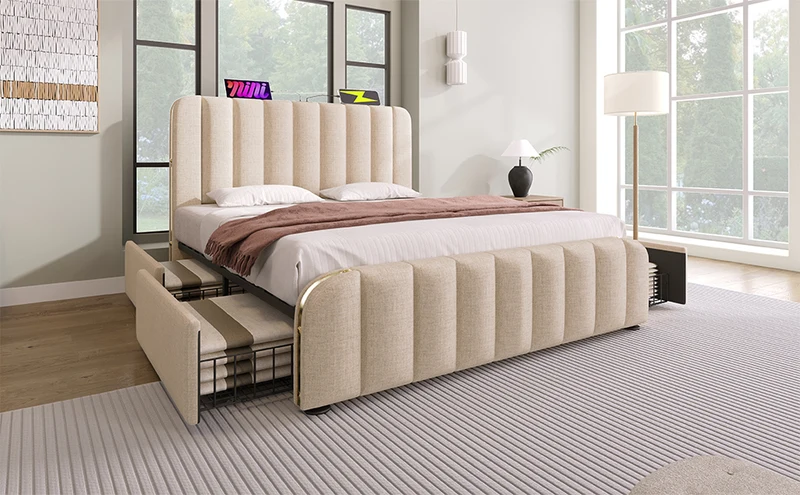 Lit double en lin beige avec tête de lit rembourrée, bandes dorées, 4 tiroirs et ports USB BIRCHBASKET