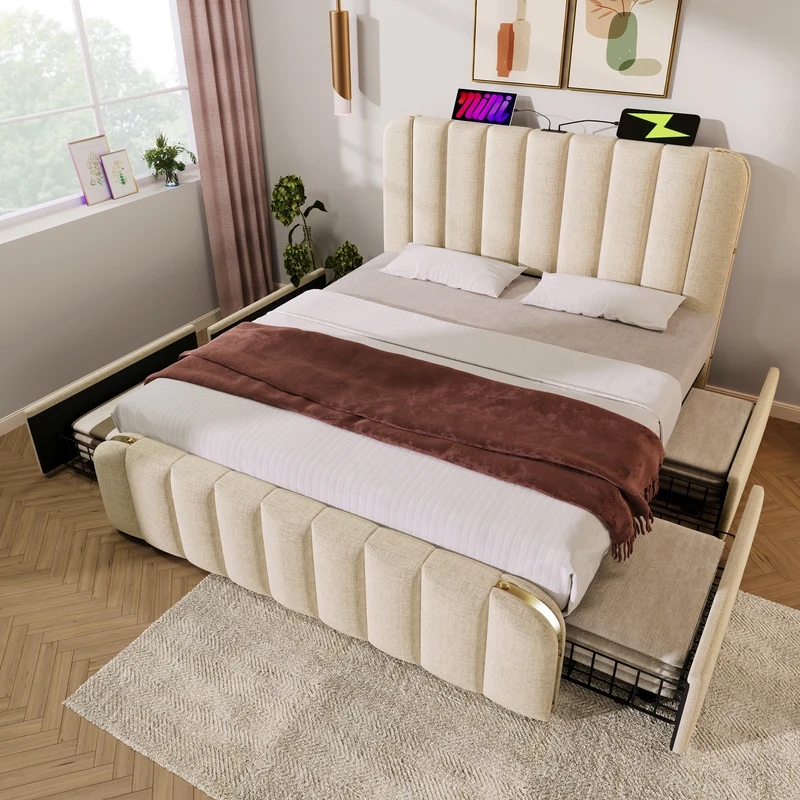 Lit double en lin beige avec tête de lit rembourrée, bandes dorées, 4 tiroirs et ports USB BIRCHBASKET