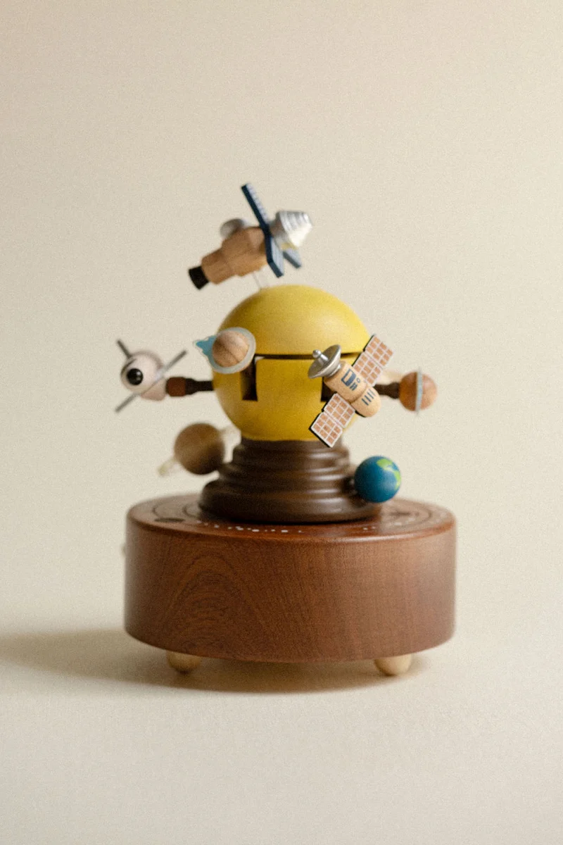 Boite musicale en bois - Exploration spaciale