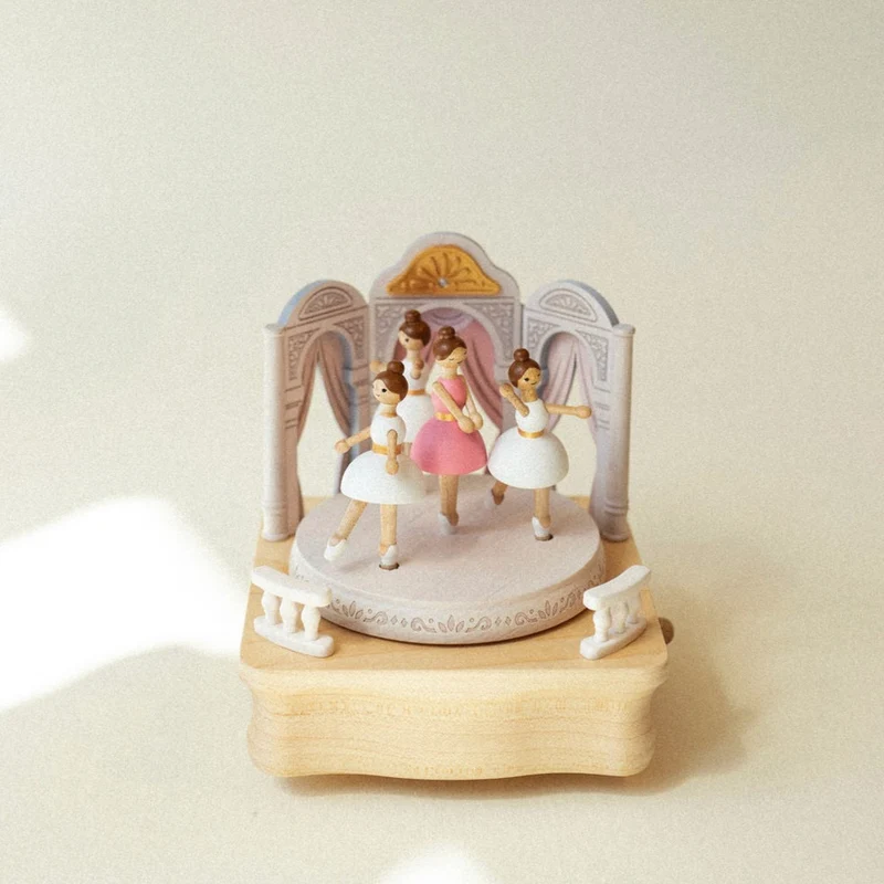 Boite musicale en bois - Récital de ballerines