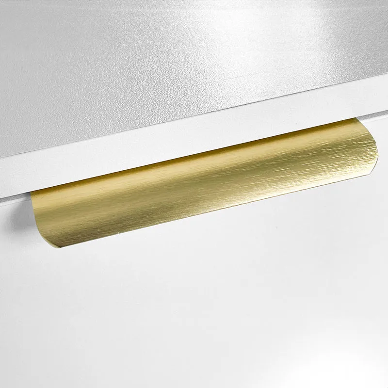 Coiffeuse blanche luxueuse avec miroir ondulé à LED et pieds dorés VERIEN