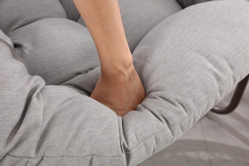 Fauteuil à bascule XXL en rotin, coussin épais, gris clair ARISEARA