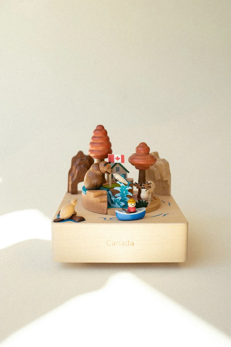 Boite musicale en bois - Canada