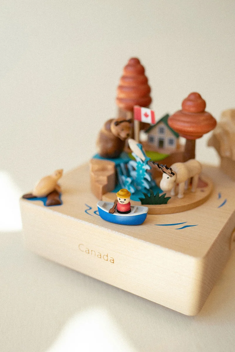 Boite musicale en bois - Canada