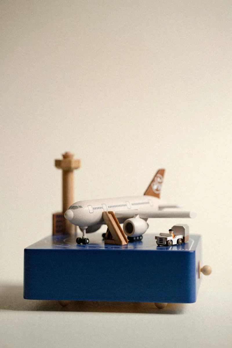 Boite musicale en bois - Aéroport
