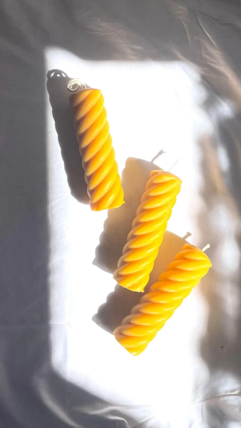 Bougie 100% cire d'abeille - Pilier spirale